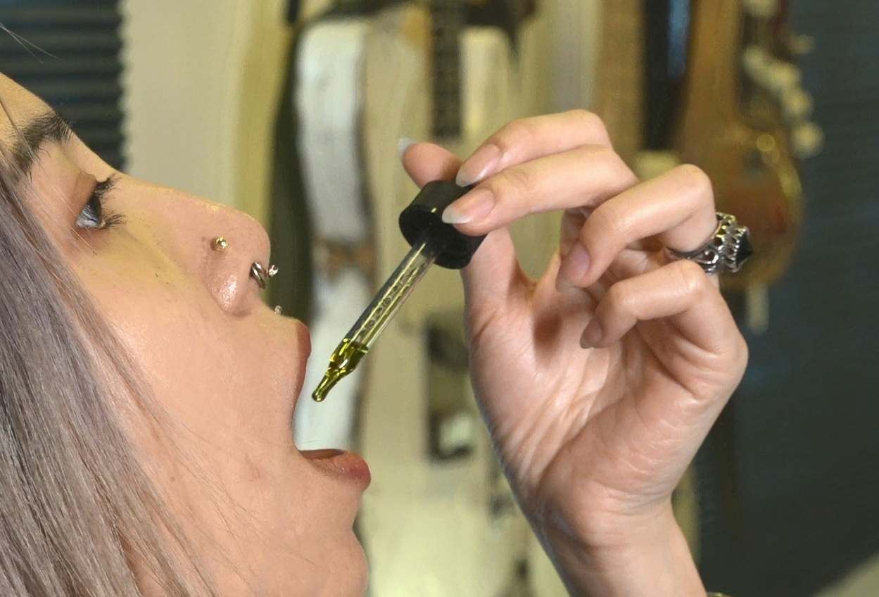 Top Ways Adults Use CBD for Wellness Today